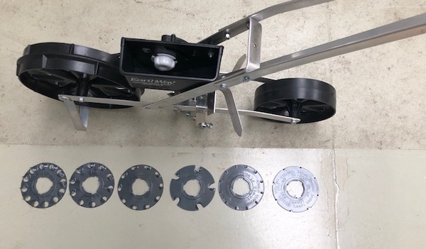 Sembradora Manual Earthway con Marcador 1 Hilera