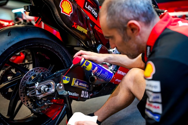 WD-40 Lubricante Doble Accion Multi-Uso Spray 250 ml